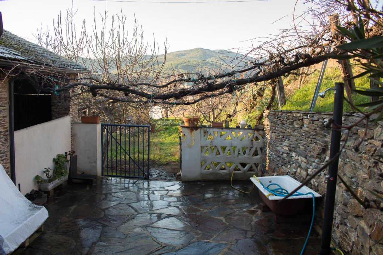 Casa Castane Guest House Puente de Domingo Florez Exterior photo